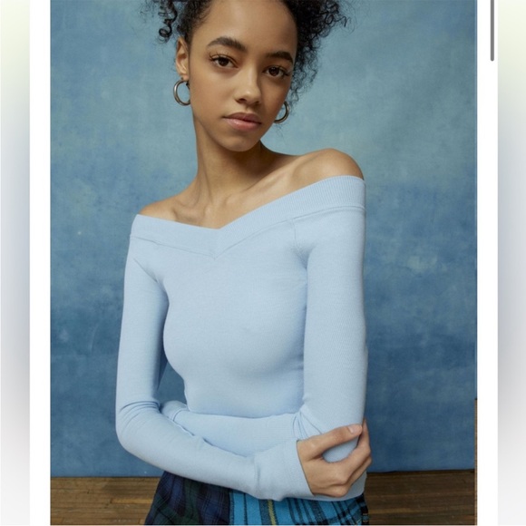 NWOT! Urban Outfitters BDG Shannen Off-The-Shoulder Long Sleeve Tee - Picture 2 of 3